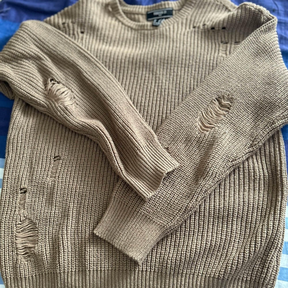 Pre-owned men’s Tan sweater.